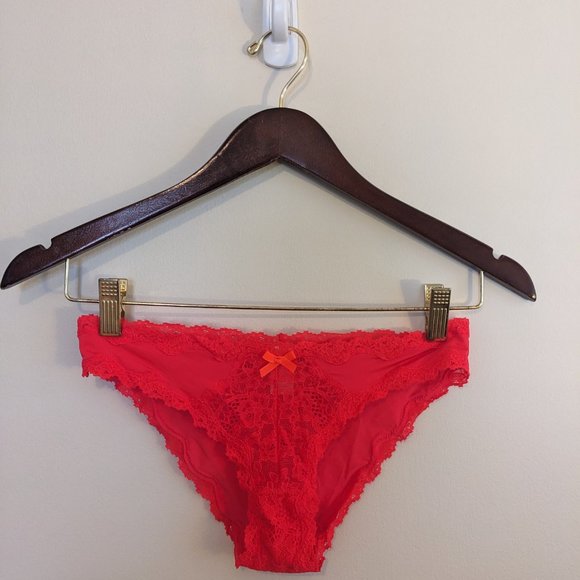 Victoria's Secret Rhinestone Red Bra 32D + 3 Panties Size Small - Picture 7 of 8